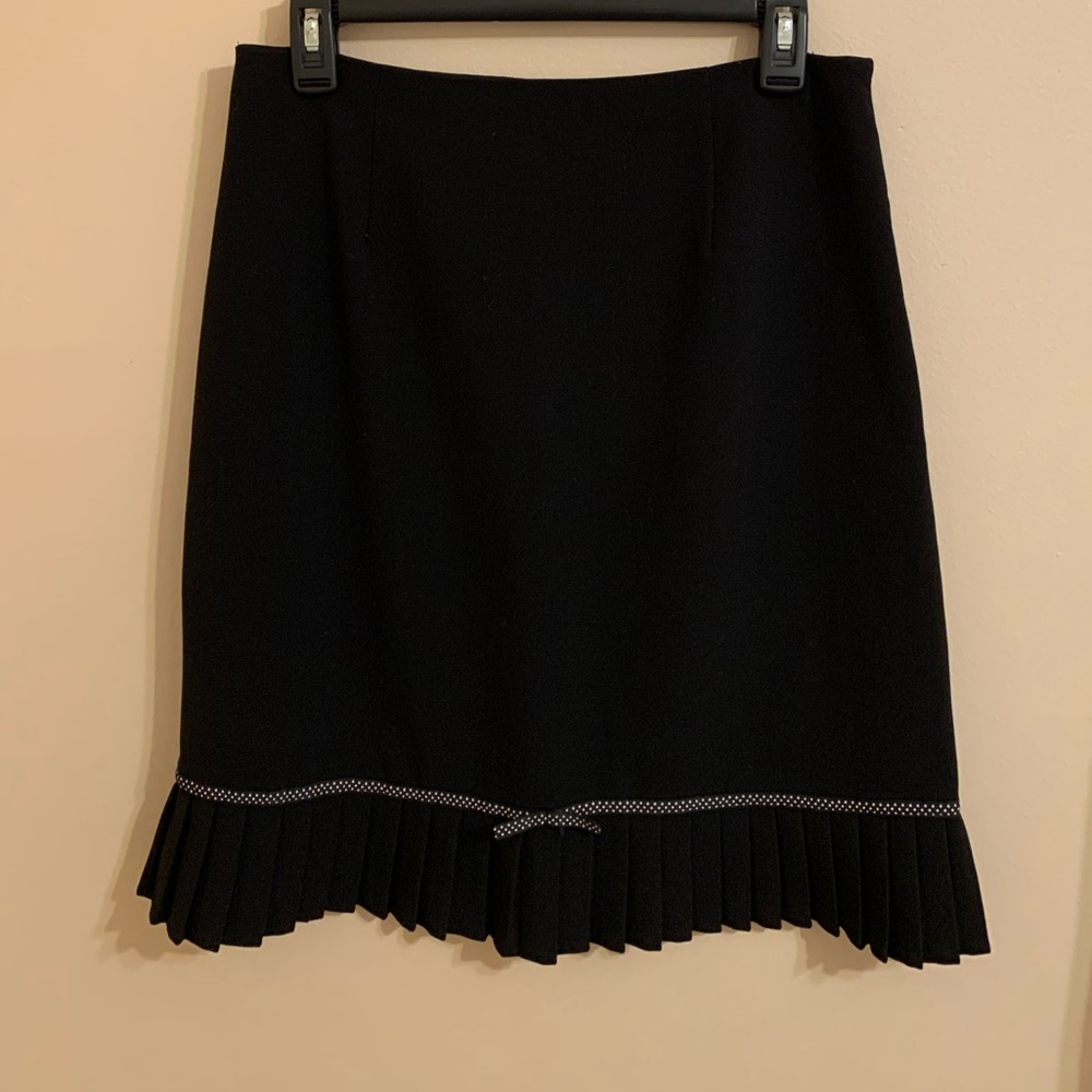 Dressbarn size 8 black skirt